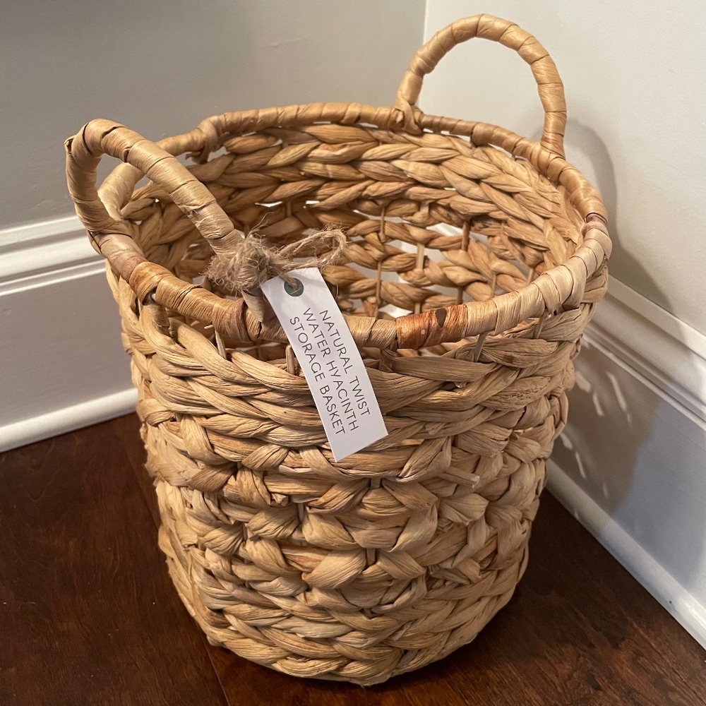 NEW Natural twist Hyacinth water storage basket decor